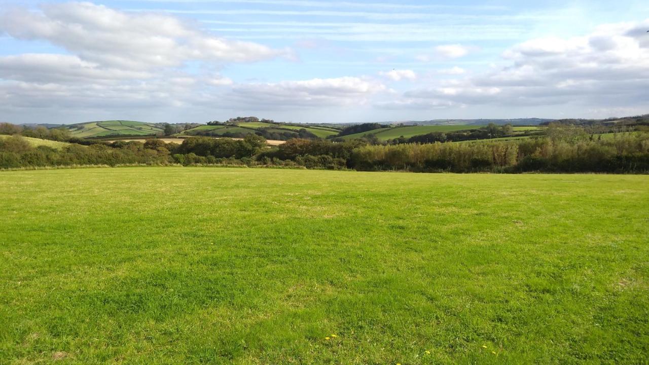 Shepherd'S Lodge - Shepherd'S Hut With Devon Views For Up To Two People And One Smaller Dog Wrangaton Exterior photo